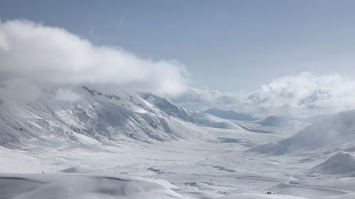 Nevicate deboli in Abruzzo, ma gli sciatori non mancano