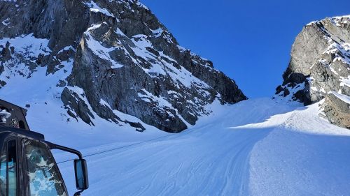 Lo snowfarming di Ayas mantiene la pista del Colle Sarezza in sicurezza geologica