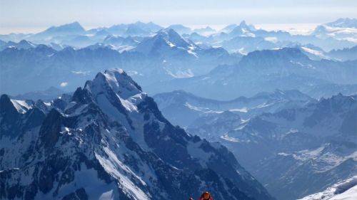 Dal 2019 sul Monte Bianco si sale a numero chiuso. I commenti degli alpinisti italiani