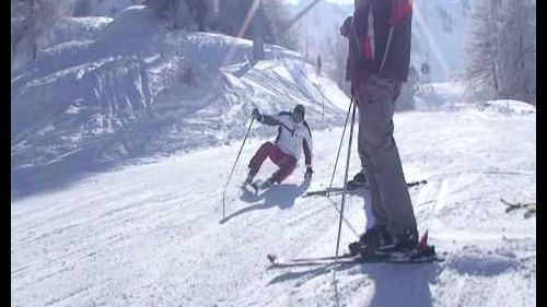 Wayne Gardner shows us how to ski on piste