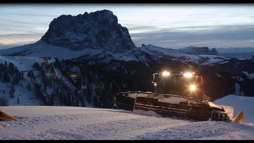 Benunì te Gherdëina | Preparazione delle piste | Pistenräparierung in Gröden | snow grooming crew