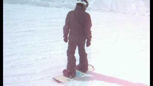 Léa fait du snowboard