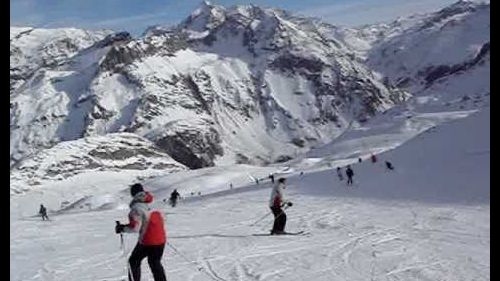 Rea McCullough - Tignes 2007 - Skiing the Mountain