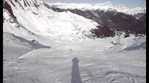 Richard Van Baaren demonstrates smooth bump skiing off-piste