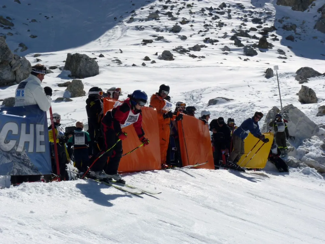 Una scena della partenza della gara di fine stagione   Reine Blanche