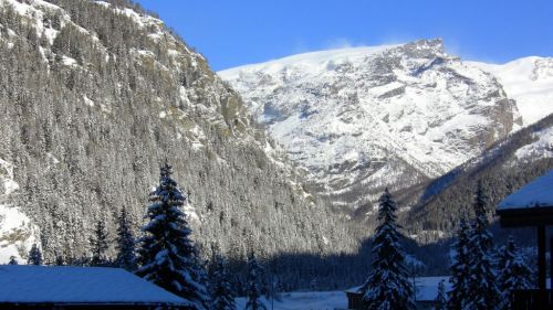 Meteo, autunno in arrivo. Prima neve nelle località di montagna