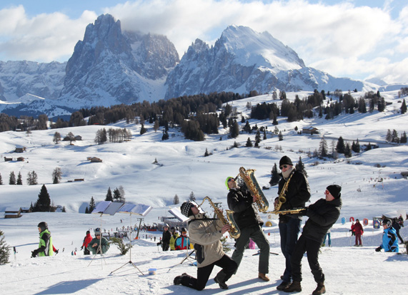 Swing On Snow. Dal 21 al 29 marzo all'Alpe di Siusi si scia a ritmo di musica