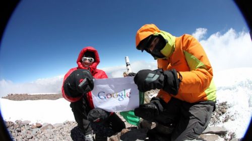 Scalare l'Everest, il Kilimanjaro e le montagne più alte della terra, con Google