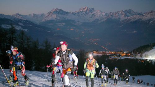 Pila SKYRACE 2008, un passaggio con dietro il paese