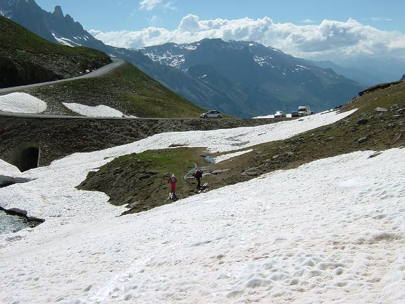 arrivo con gli sci alla macchina