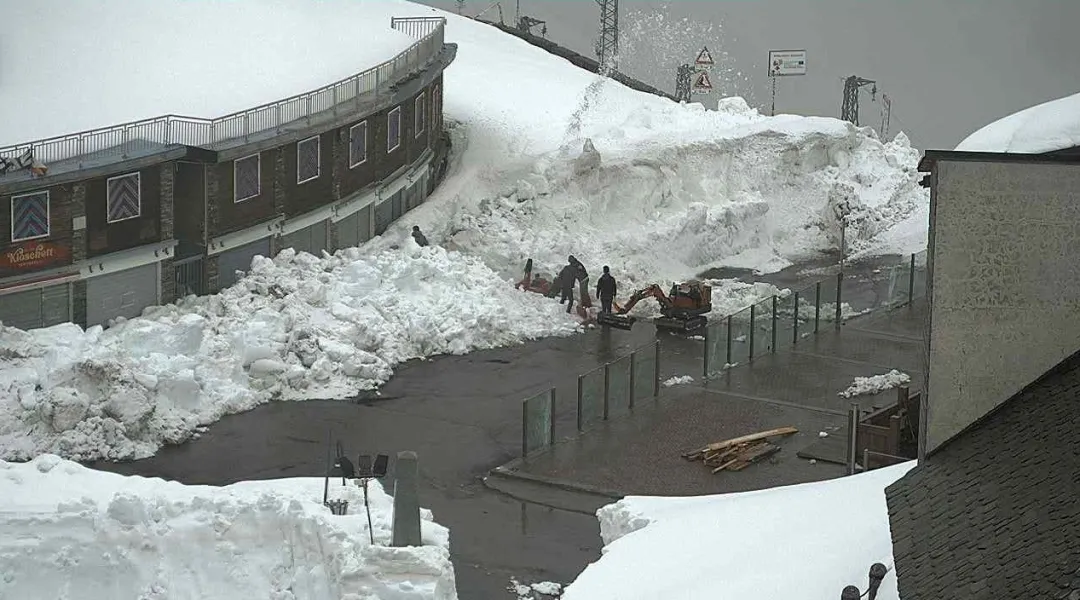 Stelvio, incerta la data di apertura del 1° giugno. Chiusi gli skilift Geister