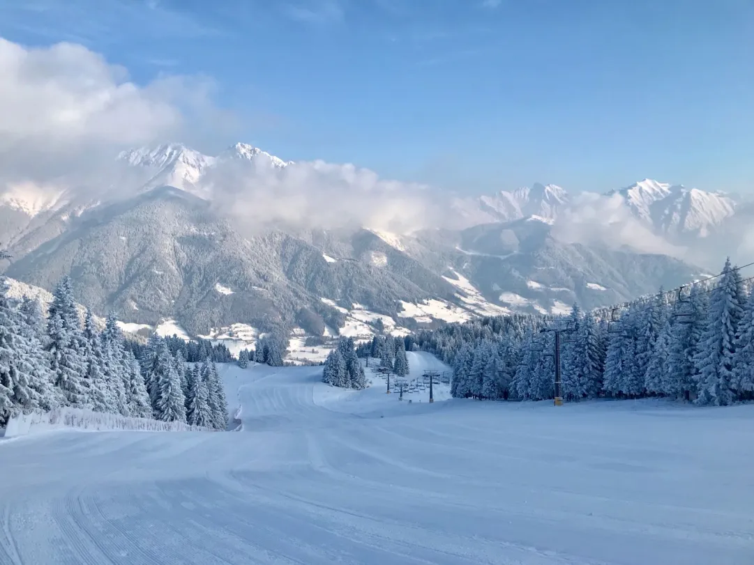 Da Livigno ad Aprica. Ecco quali sono le regole per sciare in sicurezza in Lombardia