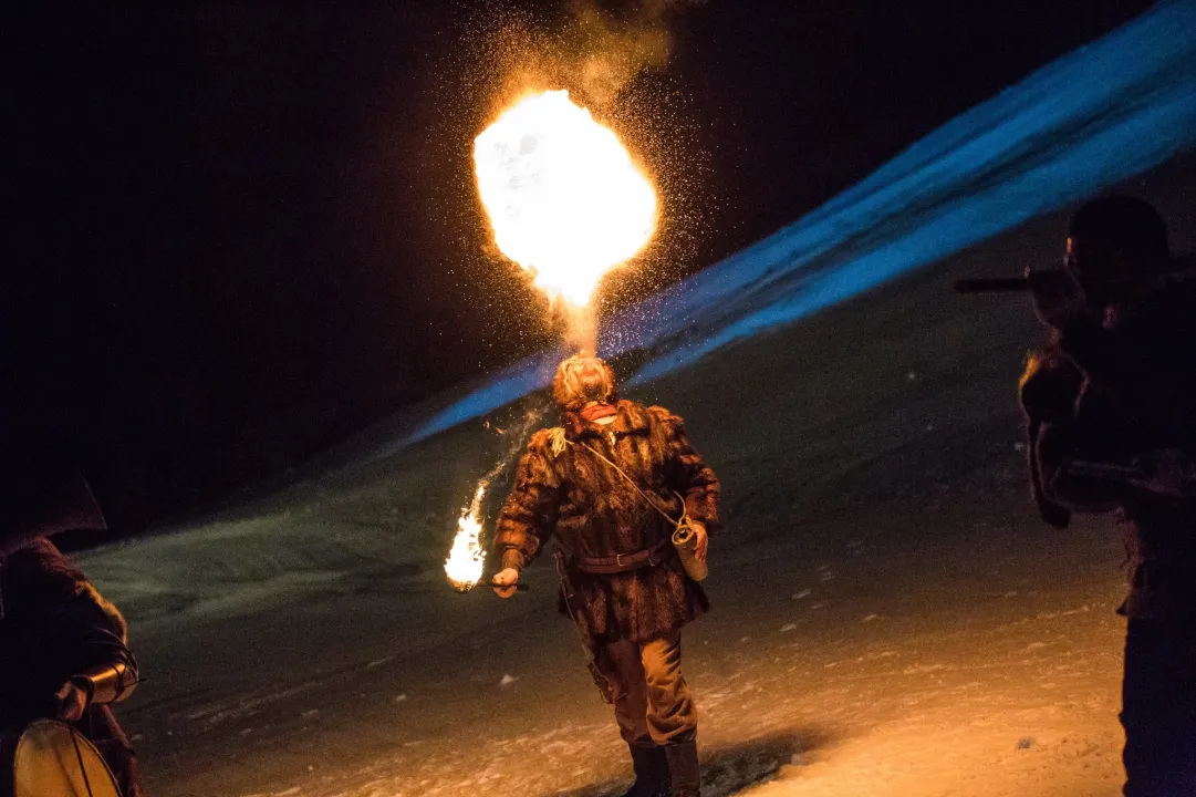 Carnevale sulla neve tra feste in maschera e fiaccolate