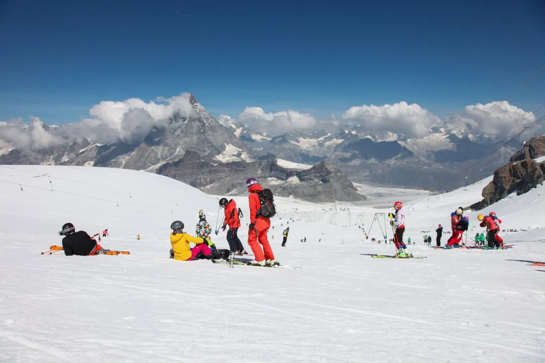 La Svizzera apre i confini con l’Italia. Il 20 giugno inizia la stagione dello sci estivo a Cervinia