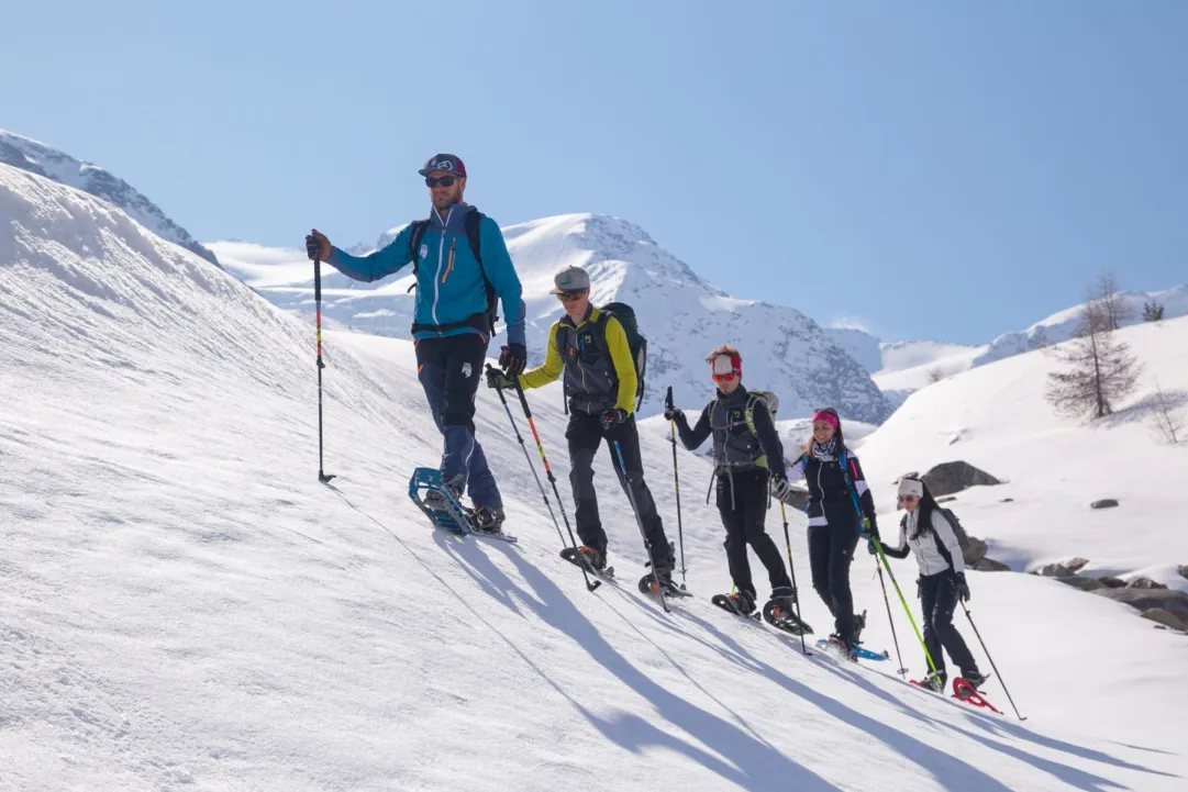 Con le ciaspole a Bormio, tra il parco dello Stelvio e i panorami mozzafiato dell'Alta Valtellina