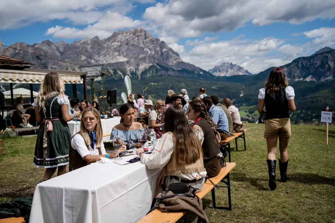 Summer Party di Cortina, un giovane positivo al coronavirus. Oltre 280 persone al drive in per il tampone