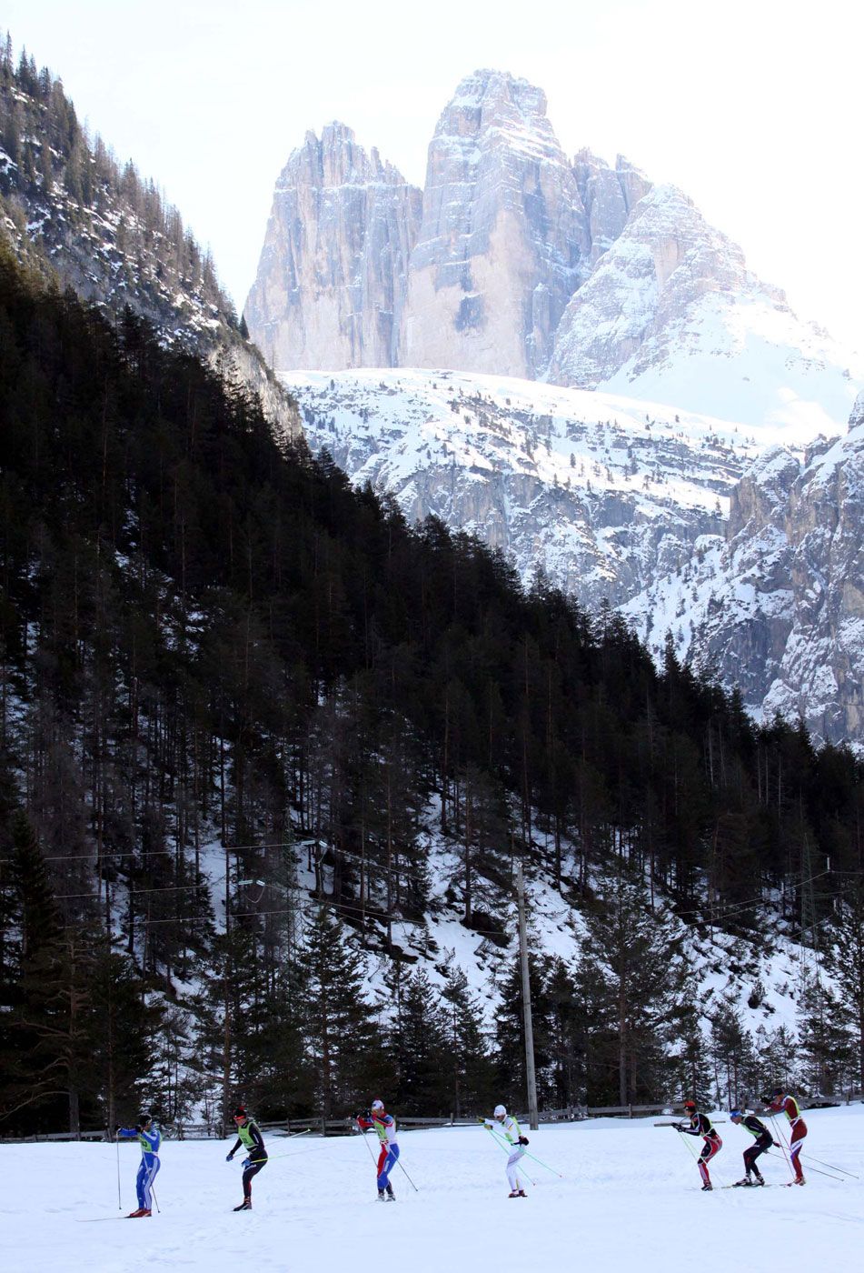 Il passaggio dei concorrenti ai piedi delle Tre Cime di Lavaredo.
05.02.2011, Photo: COMetaPRess/Brena/Canon