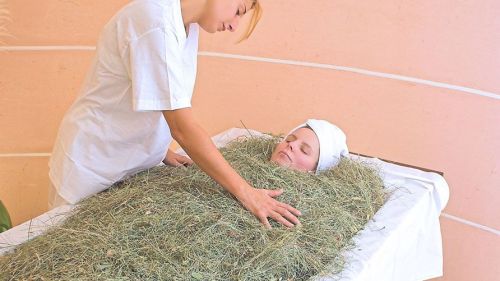 I bagni di fieno dalla tradizione contadina dello Sciliar e dell'Alpe di Siusi