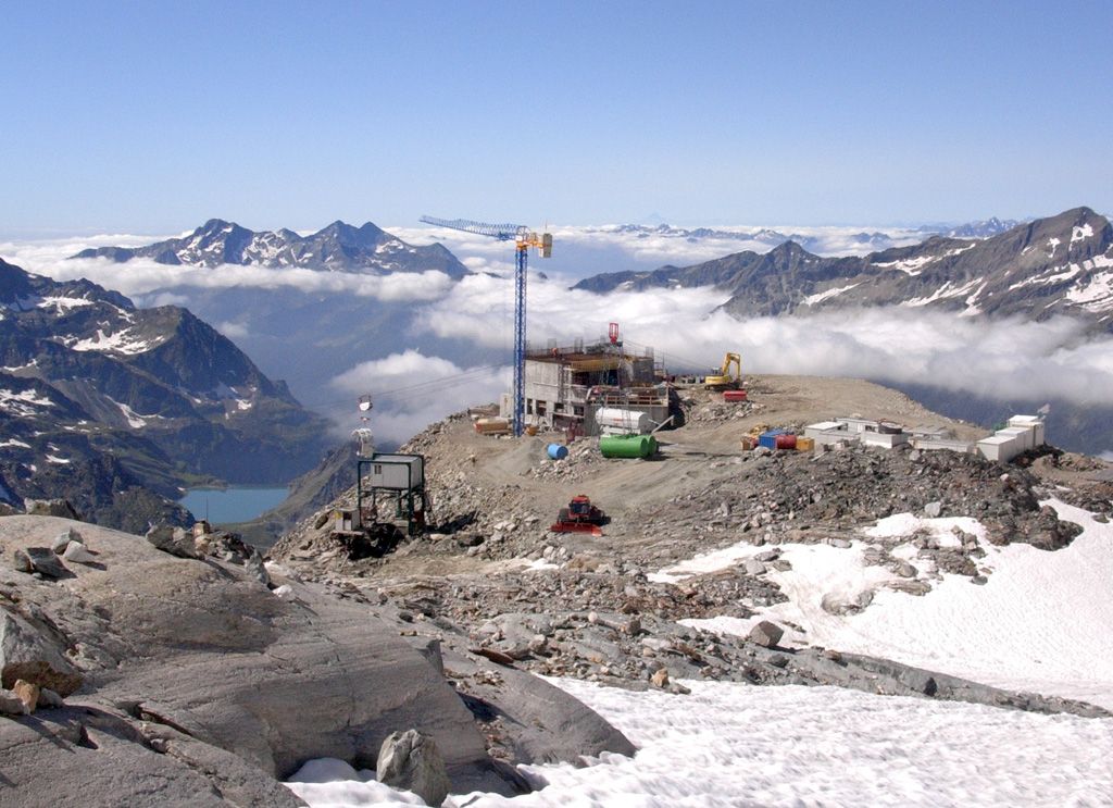 Costruzione stazione di monte nuovo funiforin Salati Indren