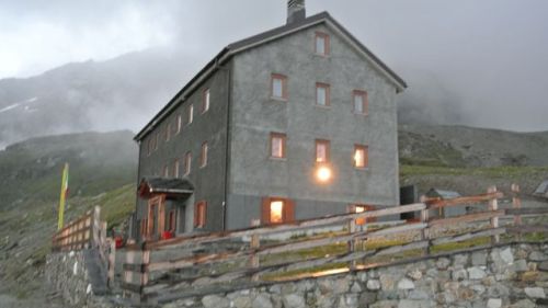 esterno del rifugio l'Oriondé