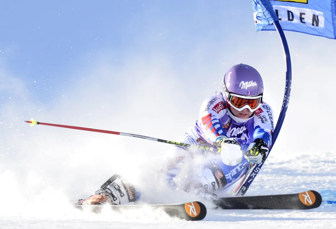 Soelden, -5. Tessa Worley a l'Equipe: 'La gara si vince in fondo al muro'