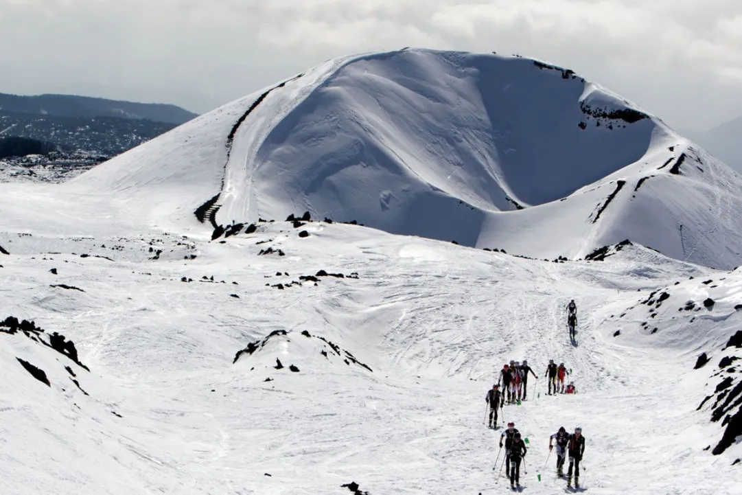 Panorama scialpinismo Etna con crateri