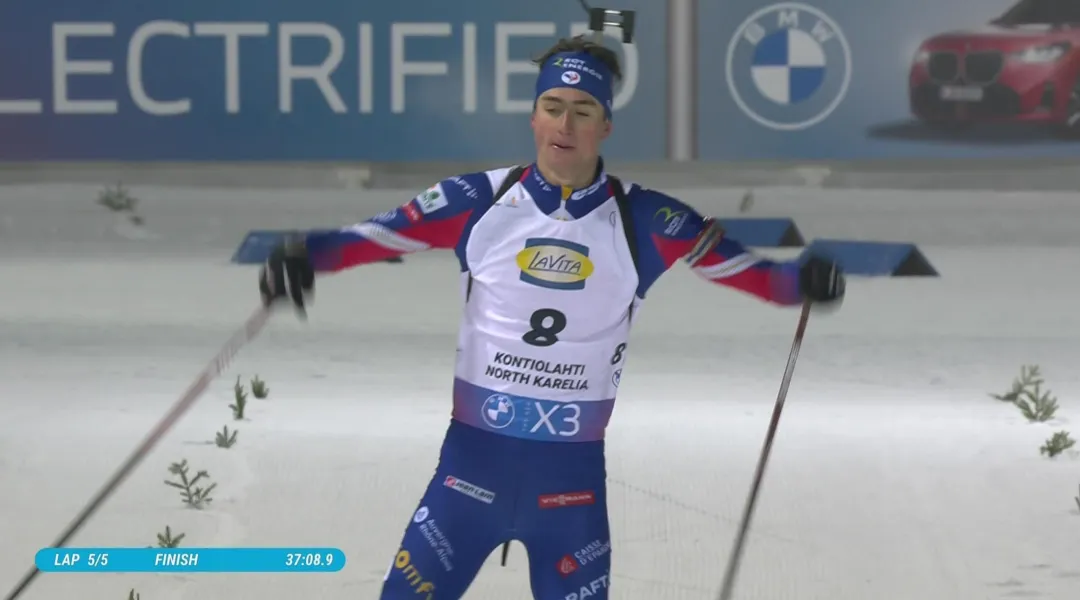 Eric Perrot vince la mass start di Kontiolahti con l'inchino, il video del finale