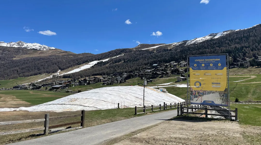 A Livigno lo snowfarm 'salva' la neve caduta in primavera