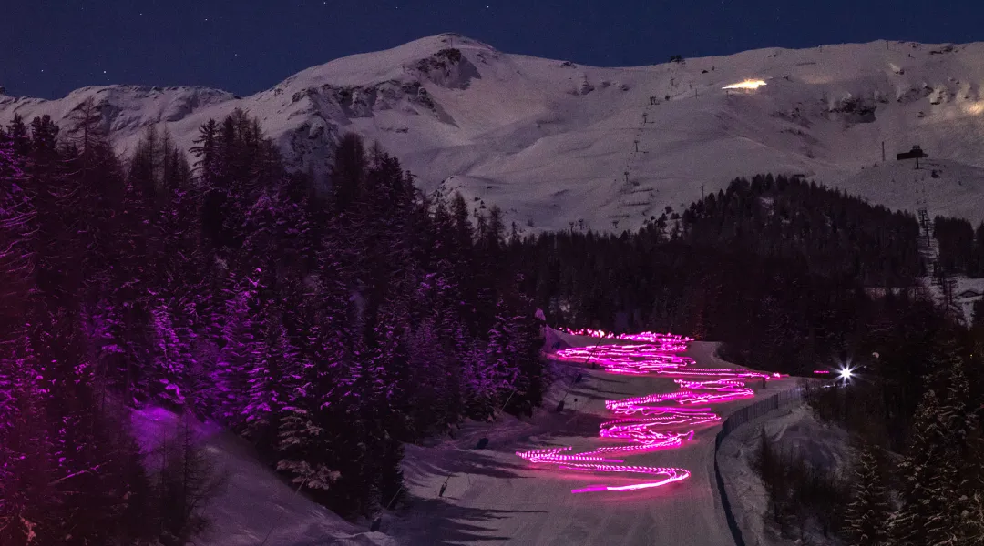 I Light Pila il prossimo 9 marzo illuminerà le piste con migliaia di fiaccole rosa all'insegna della solidarietà