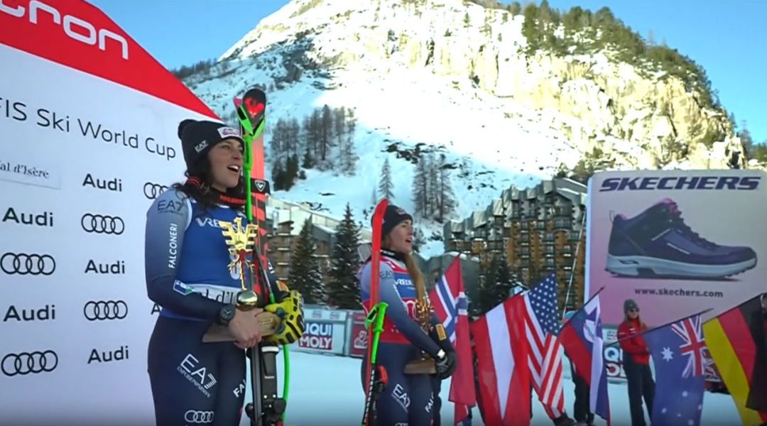 Italia Che Gioia Sul Podio Del Super G Femminile Brignone E Goggia Cantano L Inno Insieme