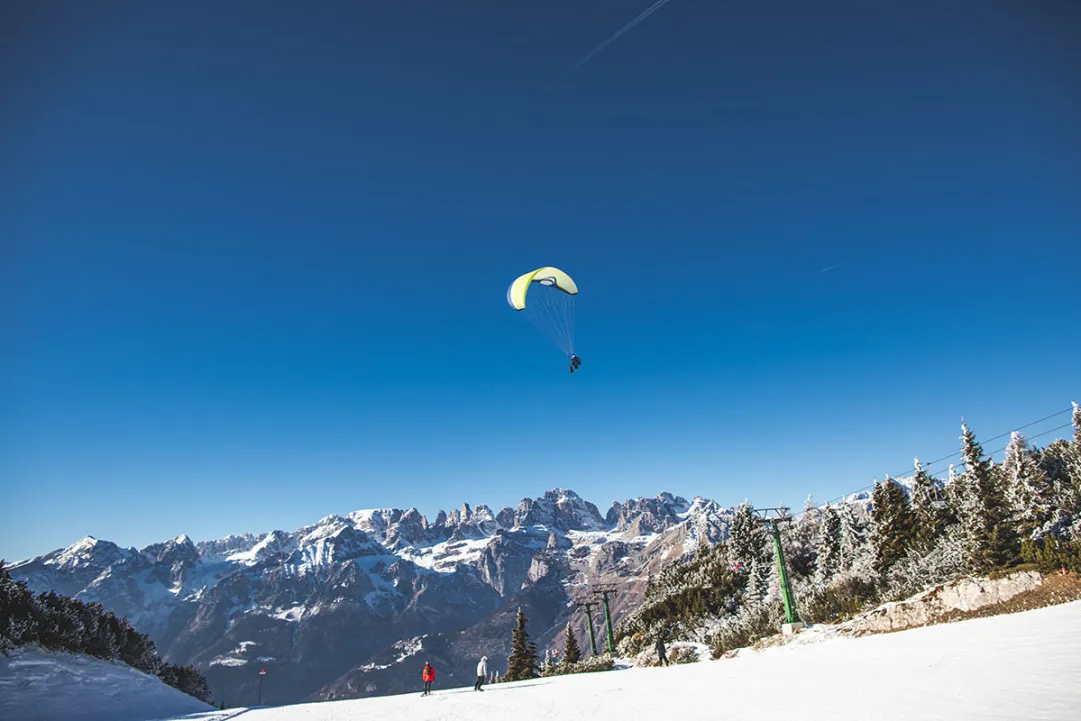 Dolomiti paganella parapendio inverno