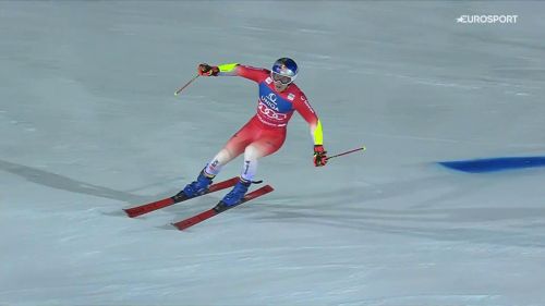 Loic Meillard pennella la prima manche: è in testa nel gigante notturno, il video