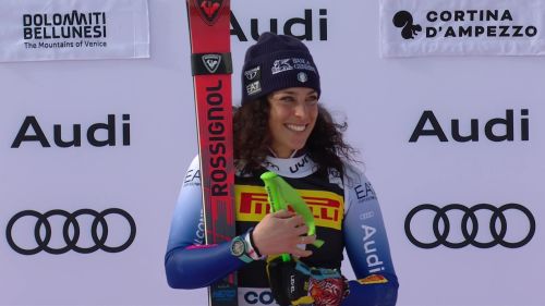 Federica Brignone ancora al successo, la sua gioia sul podio di Cortina