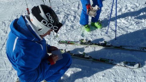 Raffaele compila la scheda ski test