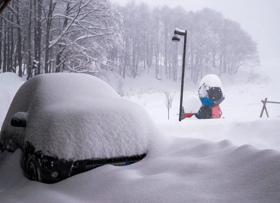 neve auto sommersa