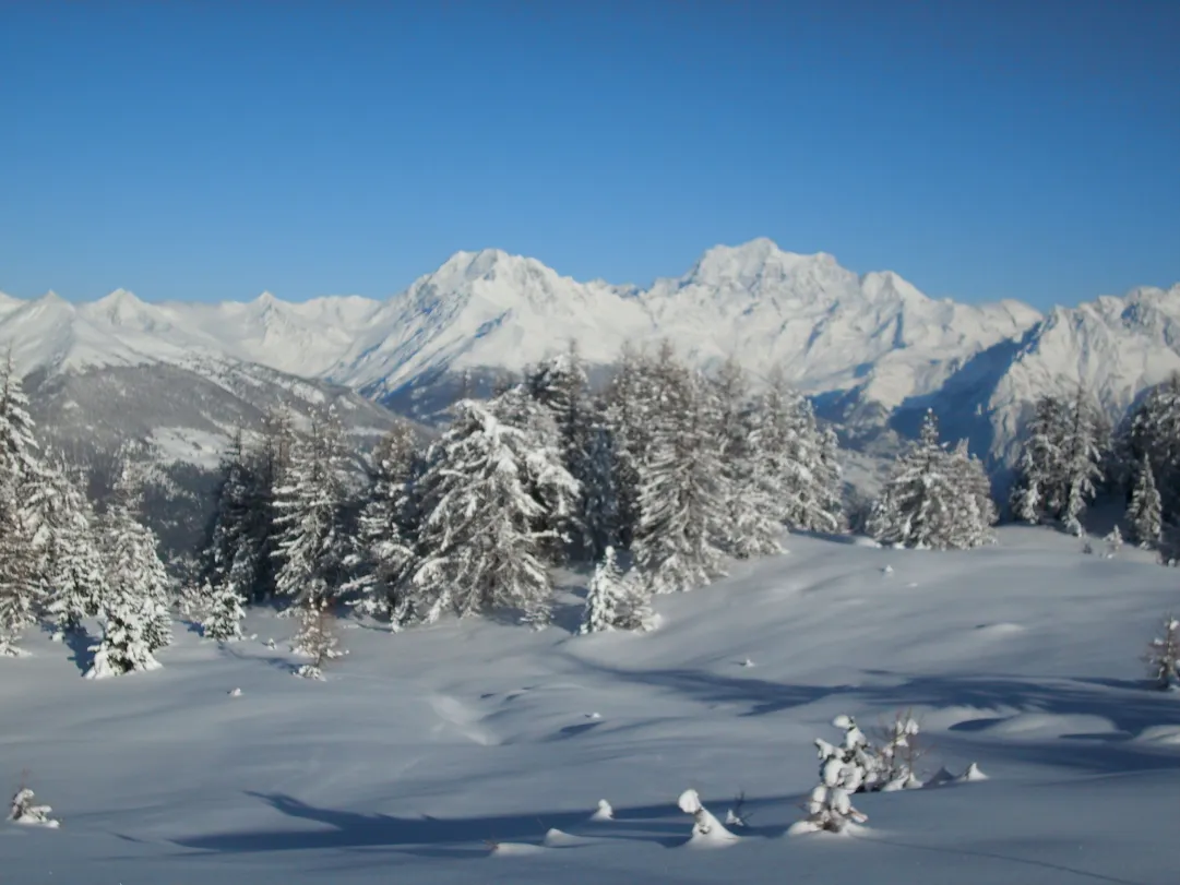 Vista panoramica da pila verso Monte Bianco