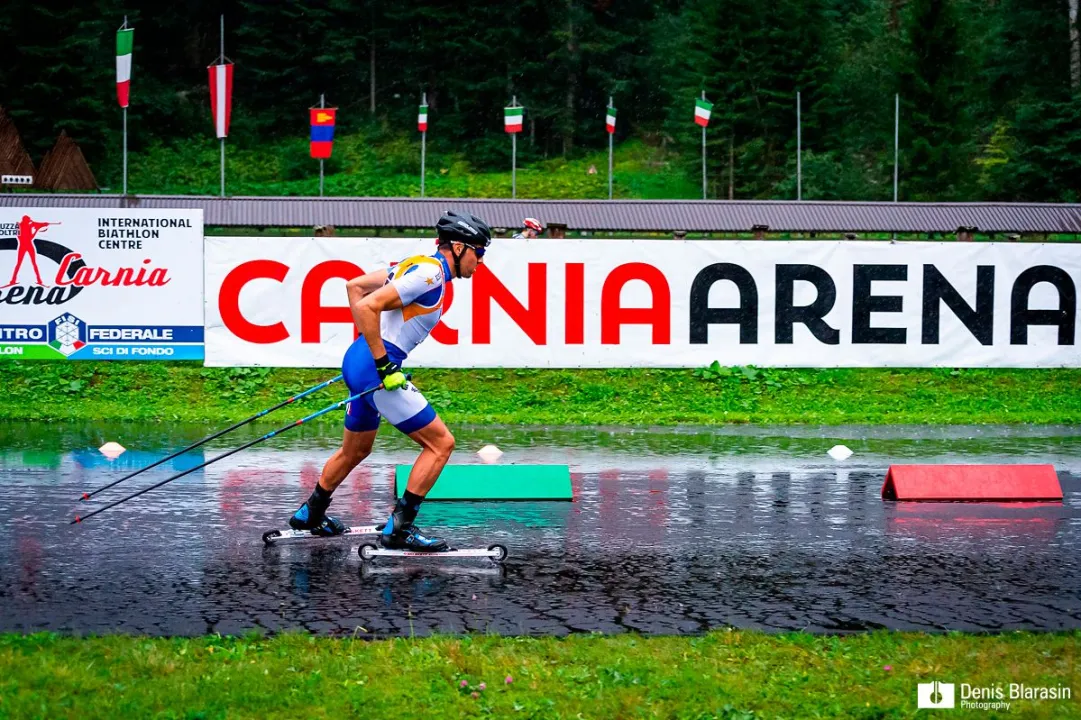  Passaggio davanti allo striscione Carnia Arena