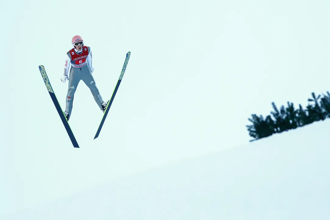 Severin Freund si impone con margine nella prima gara sul Nuovo Kulm