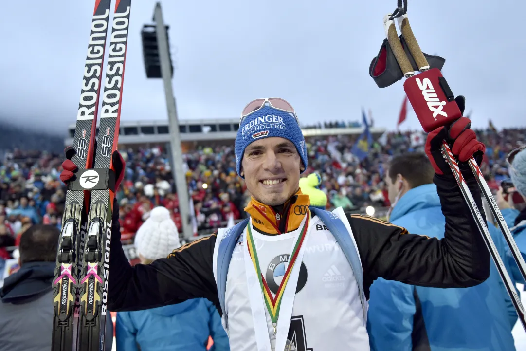 Simon Schempp trionfa nella sprint maschile di Anterselva. Shipulin rimonta ancora su Fourcade