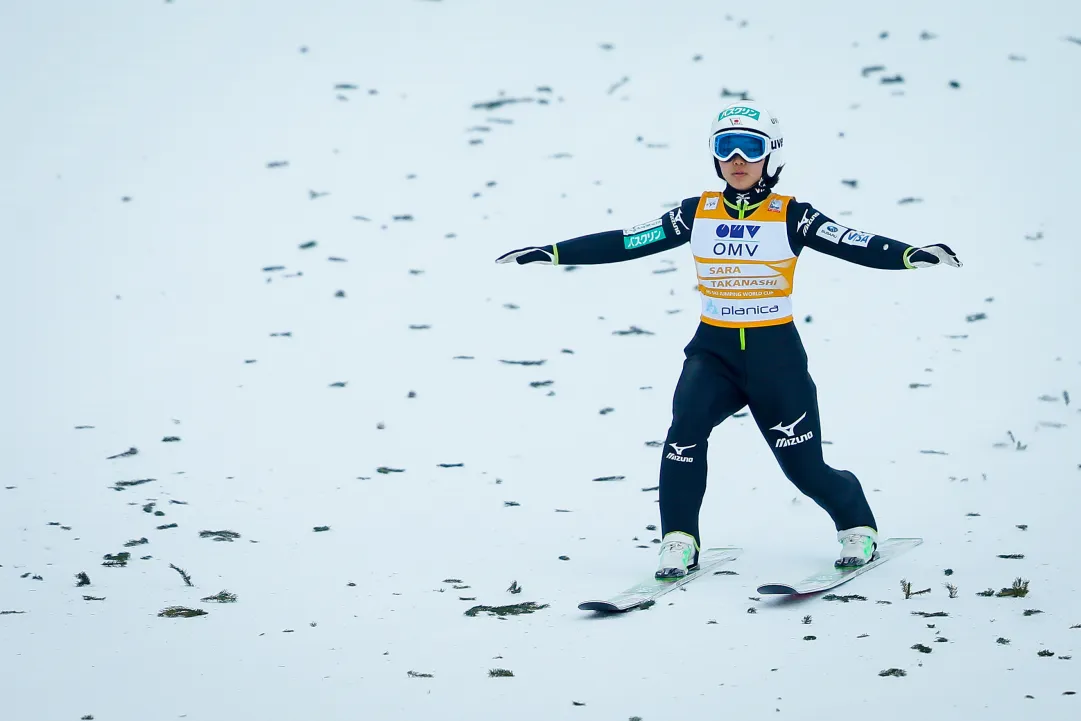 Sara Takanashi da 10 e lode a Hinzenbach, primo podio della storia per la Finlandia