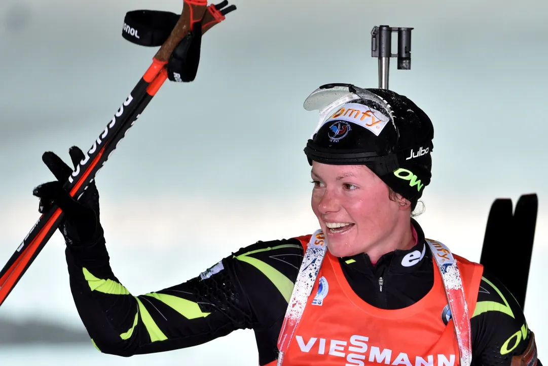 Marie Dorin Habert regina della bufera a Kontiolahti. Suo l'oro iridato nella sprint