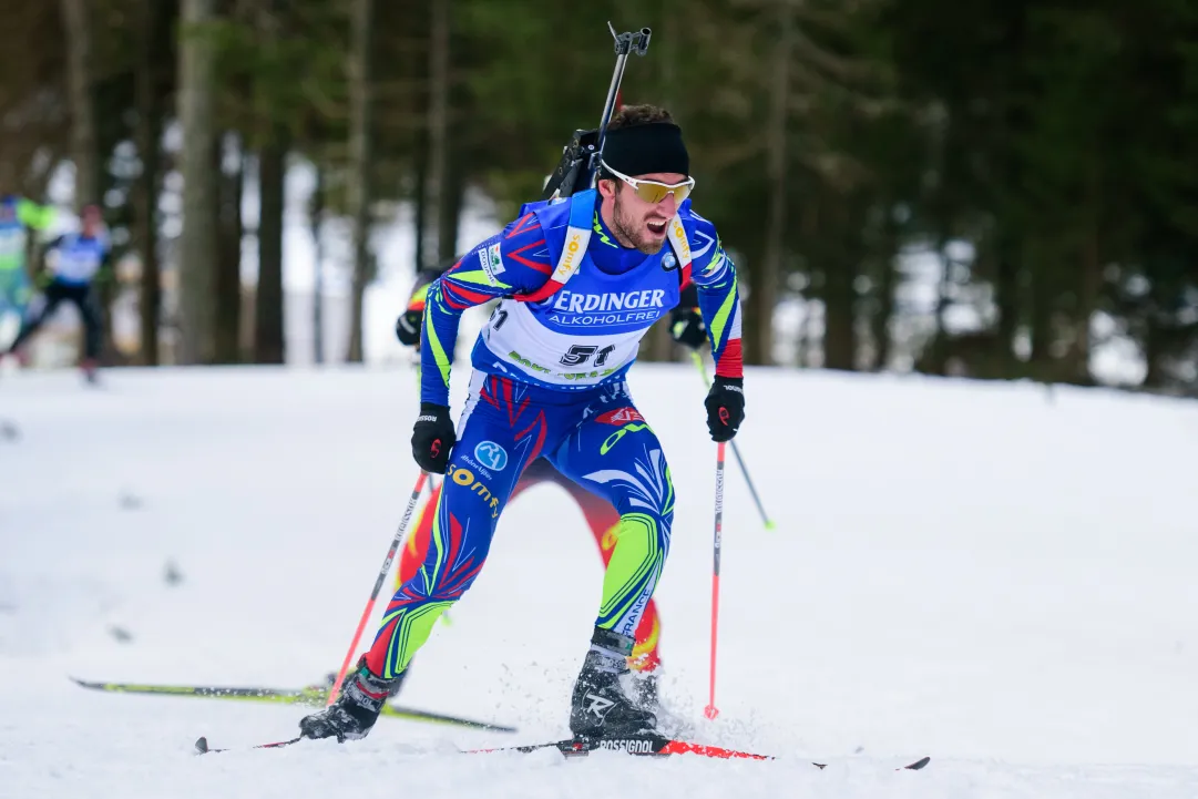 A Jean Guillaume Beatrix la mass start, Bjørndalen sul podio, 9° Dominik Windisch