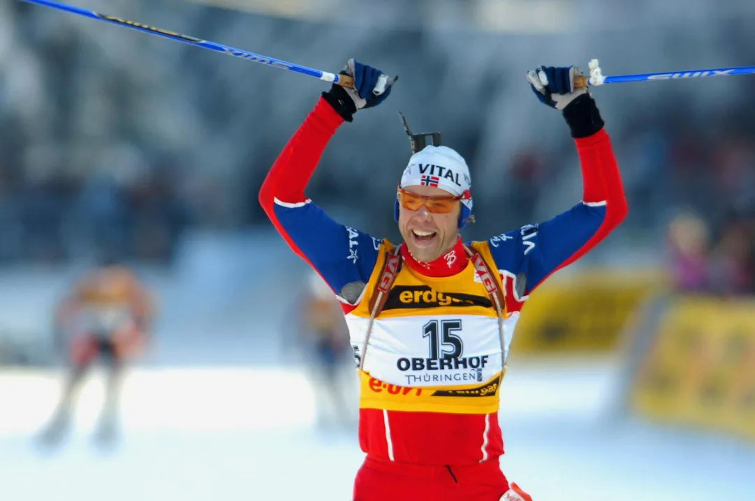 Sfida di nervi nelle mass start di Oberhof. Halvard Hanevold e Martina Glagow fanno festa