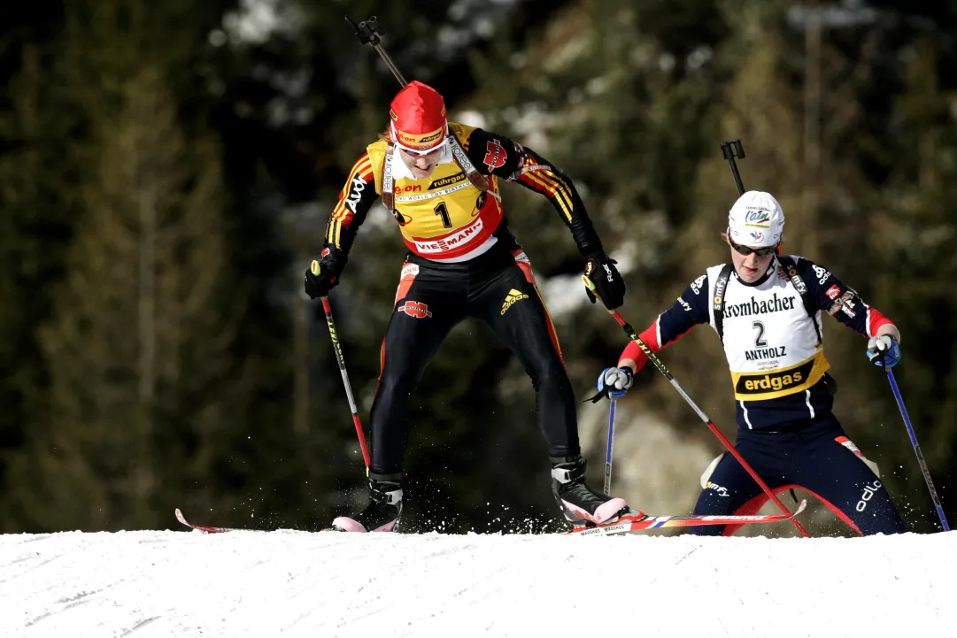 Kati Wilhelm trionfa fiaccando Sandrine Bailly, mentre Magdalena Neuner sfiora la top ten