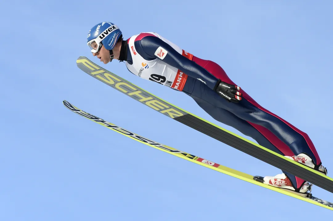 Bernhard Gruber il migliore nel segmento di salto, ma c'è grande incertezza. Gara compromessa per Pittin