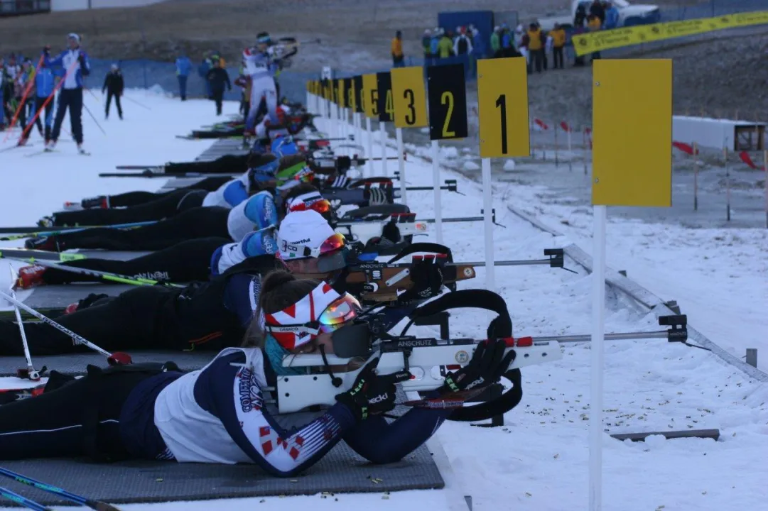 Riccardo Romani e Carmen Runggaldier vincono le sprint 8 colpi a Lago di Tesero