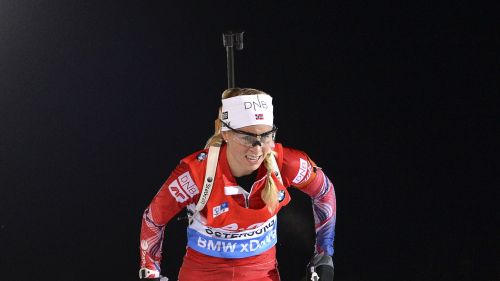 Dorothea Wierer sfiora il podio nella sprint in cui arriva la prima vittoria di Tiril Eckhoff