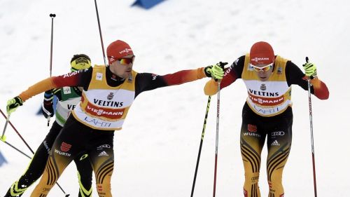 Johannes Rydzek e Fabian Rießle vincono la team sprint di Lahti dopo il ritiro norvegese