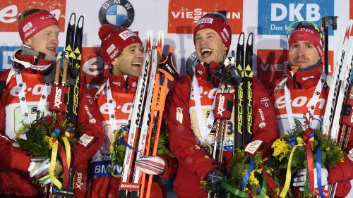 I fratelli Bø trascinano la Norvegia al successo nella staffetta maschile di Ruhpolding