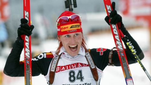 Una Kati Wilhelm da 10 e lode trionfa nella sprint di Hochfilzen. Primi punti per due big del futuro